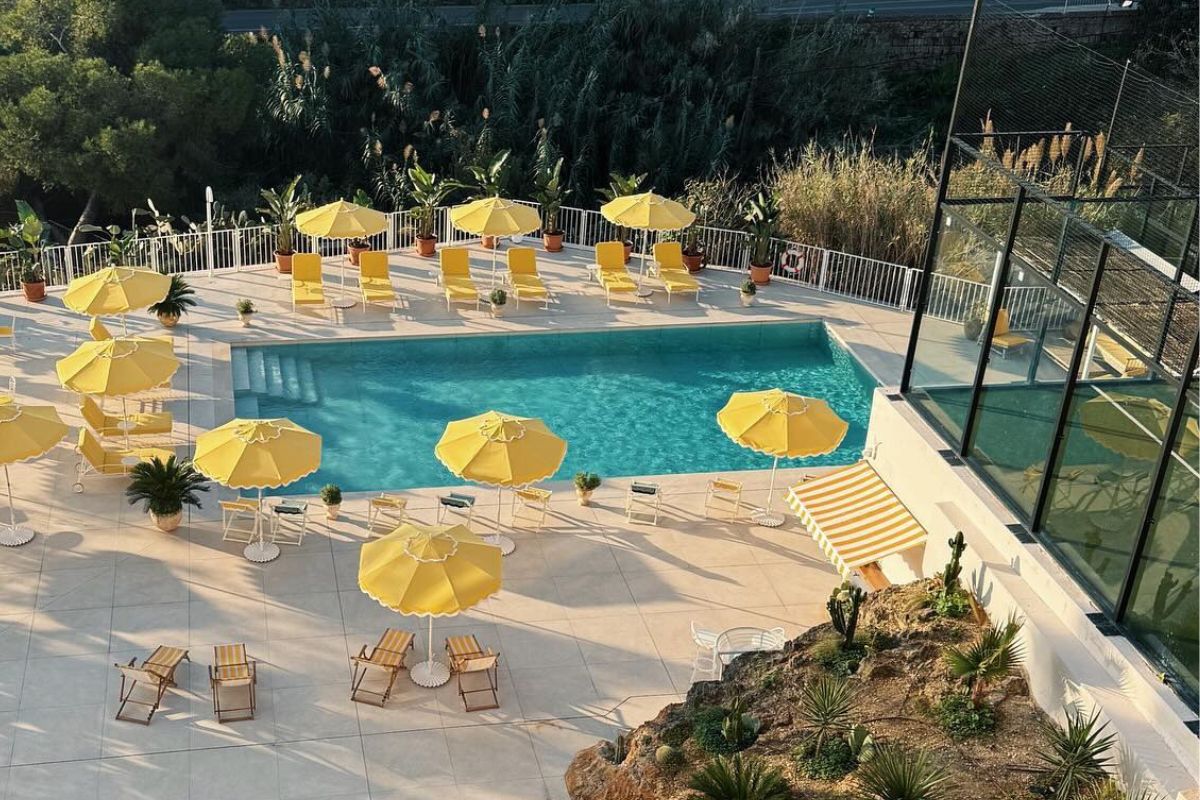 Image depicting the pool and loungearea at El Terreno Club